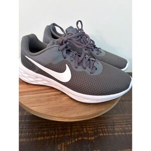Woman's Size 6 Nike Revolution 6 DC3728-004 Iron Grey EUC